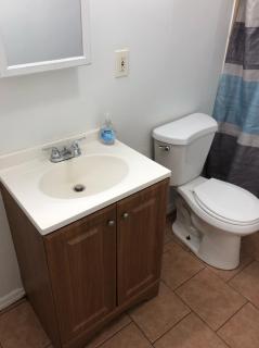Large and private apartment in convenient area sleeps up to 5 people comfortably - Elizabeth - 5