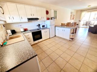 First floor apartment overlooking pool - Paphos - 9