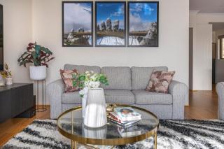 Elegant Hampton-Style Retreat , Tranquil Private Bedroom with Shared Bathroom - Hamilton Hill - 7