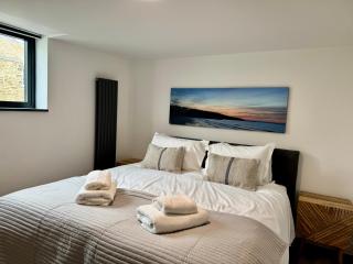 Uno in the City - Luxury Serviced Accommodation - Truro - 1