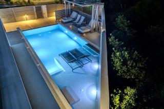 Villa Viventia with Heated Pool - 0