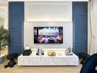 Elegant 2BR Plus Guest Room Stay with Designer Interior - 4