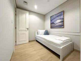 Elegant 2BR Plus Guest Room Stay with Designer Interior - 1