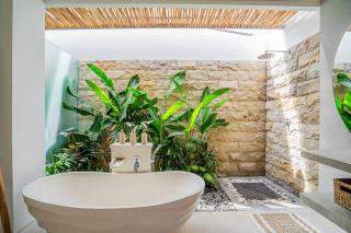 Tropical 3br Escape - Close To The Action - 1