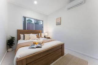 Stylish 2BR Retreat | Walk to Dining & Transport - Sidney - 6