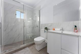Stylish 2BR Retreat | Walk to Dining & Transport - Sidney - 5