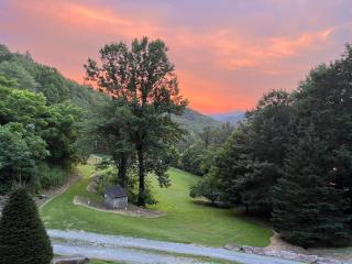 Grandpa John Cabin - Hot Tub, Game Room - 8