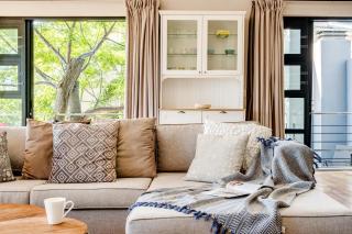 2bed Apt 5min Walk From Camps Bay Central Escape - 1