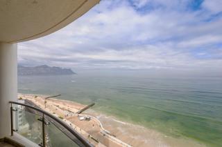 Hibernian Towers 1305, Luxury Sea-front Apartment - Strand - 0