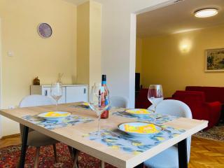 Central Vintage Apartment for 6 Guests & Private Parking - Plovdiv - 8