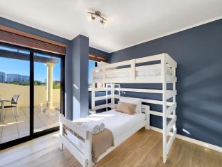 Family-Friendly Home with Ample Space - Cidade Do Cabo - 6