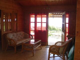The Wooden House - 5 guests, BBQ - São Mateus - 0