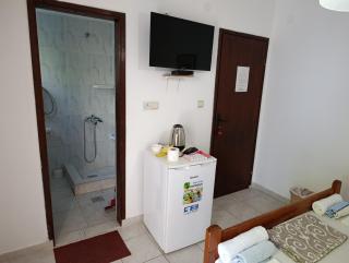 Julija- soba sa bračnim krevetom - Petrovac na Moru - 5