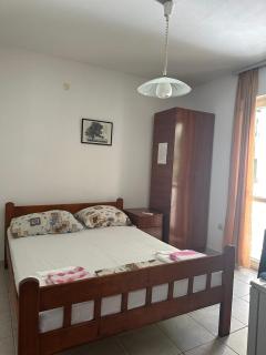 Julija- soba sa bračnim krevetom - Petrovac na Moru - 3