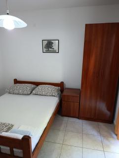 Julija- soba sa bračnim krevetom - Petrovac na Moru - 2
