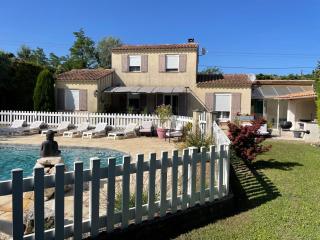 Villa de caractères,piscine, vue sur le luberon,3 chambres - 9