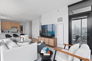 Foundry Unmatched Skyline Views at Lincoln Park - Chicago - 7