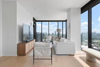 Foundry Unmatched Skyline Views at Lincoln Park - Chicago - 9