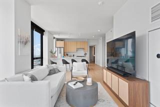 Foundry Unmatched Skyline Views at Lincoln Park - Chicago - 5