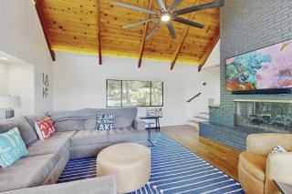 The Kingsview Lakehouse - 5