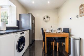 Luxury 3BR, Sleeps 8, Parking - Dartford - 1