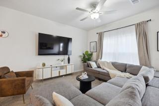 Luxurious Private Room, Parking, Garden, Close to Downtown Dallas - 0