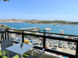 Top Location - 2BR Seafront & Steps from Ferry by ArcoBnb - Sliema - 8