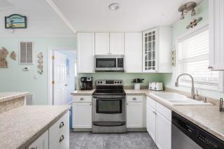 Modern 3rd Row Cottage Hot Tub and Pet Friendly - Kitty Hawk - 8