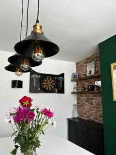 Luxury 4 Bed Home Sleeps 9, Games Room, Parking - - 6