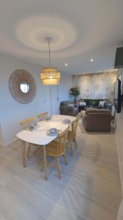 Beautiful beachfront apartment, 180d sea and cliff view - 7