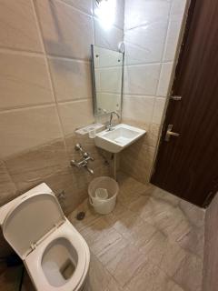 Modern Comfortable 1BHK Prime location Service Apartments - Bangalore - 5