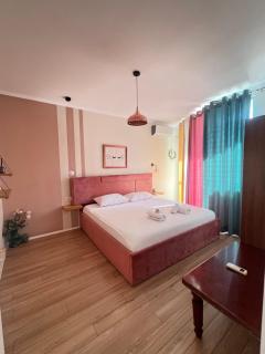 Spacious 1BR City Hub with Balcony - Tirana - 7