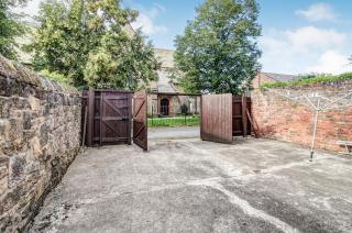 Quaint Studio Apartment Near To Waterfront - 1