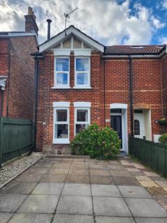 Stylish Poole Stay: 2BD Victorian Home - Parkstone - 0
