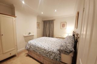 Stylish Poole Stay: 2BD Victorian Home - Parkstone - 5