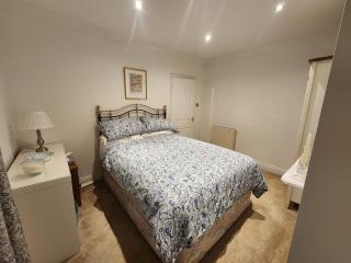 Stylish Poole Stay: 2BD Victorian Home - Parkstone - 4