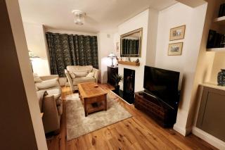 Stylish Poole Stay: 2BD Victorian Home - Parkstone - 3
