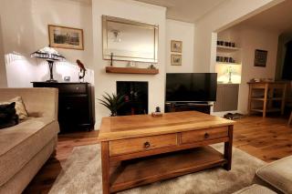 Stylish Poole Stay: 2BD Victorian Home - Parkstone - 2