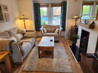 Stylish Poole Stay: 2BD Victorian Home - Parkstone - 1
