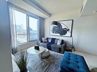 Stunning City View Apartment Sandton City - 3