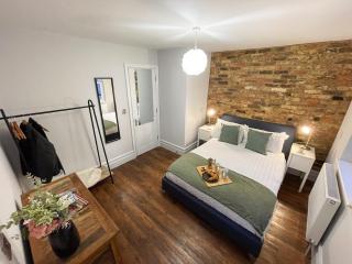 Stunning Brighton Seaside 2-Bedroom Townhouse with Patio, Sleeps 6 - Brighton & Hove - 6