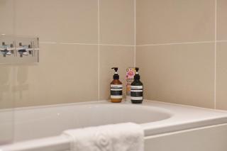 Heavenly Stays, Refined 2-BD Hidden Gem Near Hyde Park - Londra - 5