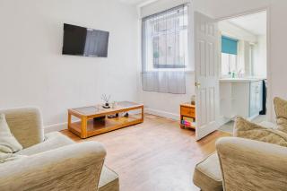 Grimsby Gem on Tunnard - Grimsby - 6