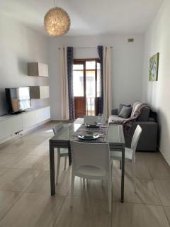 Spacious Apartment in Downtown City - 7