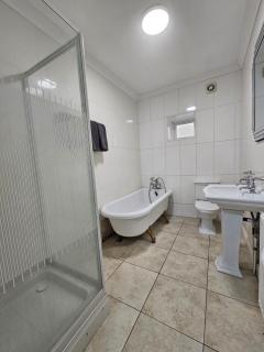 Patronas Place - Watford - 2