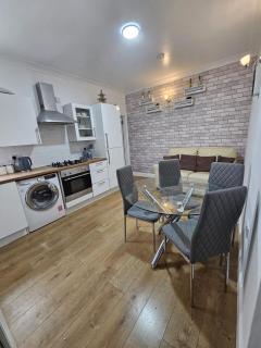 Patronas Place - Watford - 1