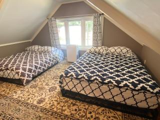 Lakeside Retreat - HOT TUB, Swimming, Boats - Rindge - 3