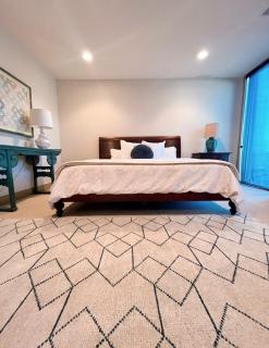 Luxe 4 bed 5 bath with Parking Walk to Capitol, Convention Center, museums and shops - 1