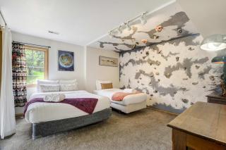 Fallsview Cabin Forest Escape w Rustic Charm - 7