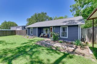 Pet-Friendly Home with 1-Acre Yard in Aubrey - Aubrey - 9